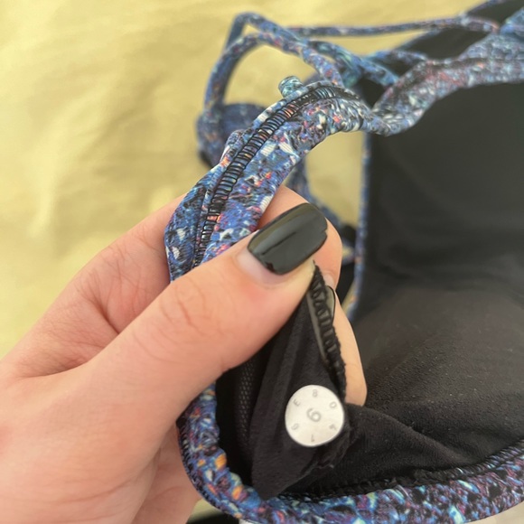 Lululemon Sports Bra Flow (6) - Picture 3 of 3